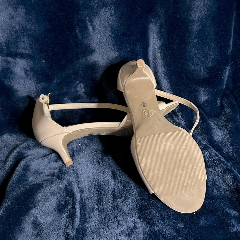 Short heel - Picture 1 of 2